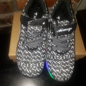 Aimoge light up black and white skating sneakers